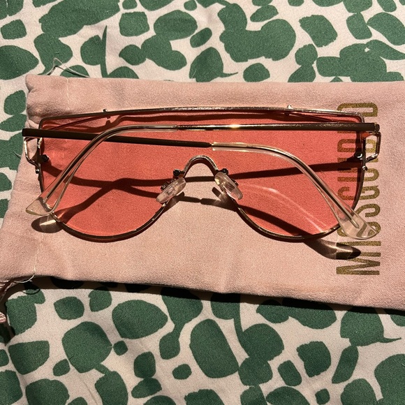 Missguided Pink Aviator Sunglasses with rose gold detailing - Picture 2 of 4